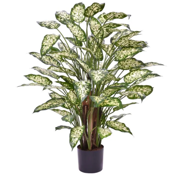 Moderne werkruimte met kunstplanten die zorgen voor een nette, duurzame en uitnodigende kantooromgeving.