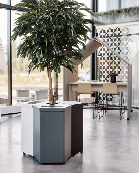 Design prullenbak met groene plant