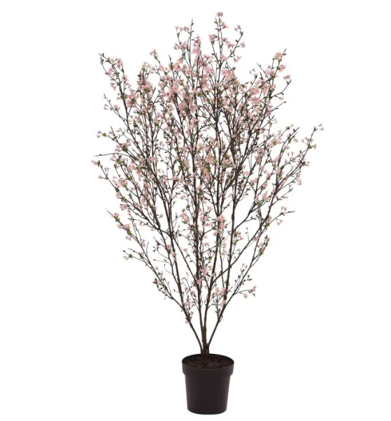 Moderne werkruimte met kunstplanten die zorgen voor een nette, duurzame en uitnodigende kantooromgeving.