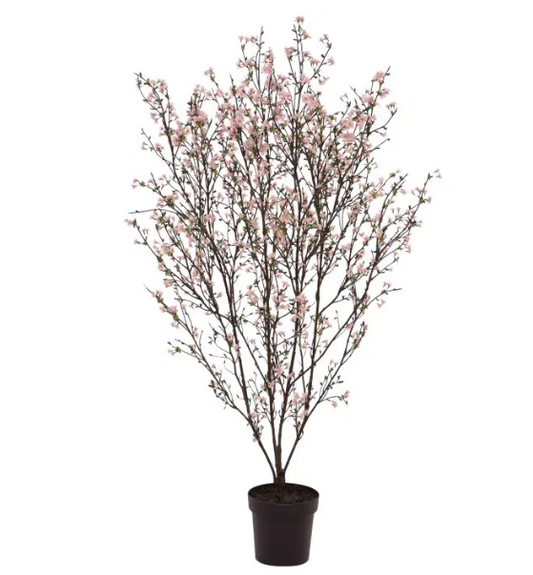 Moderne werkruimte met kunstplanten die zorgen voor een nette, duurzame en uitnodigende kantooromgeving.