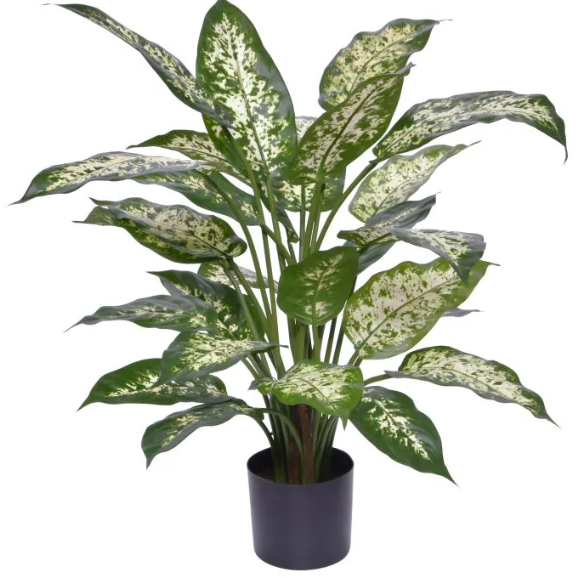 Moderne werkruimte met kunstplanten die zorgen voor een nette, duurzame en uitnodigende kantooromgeving.