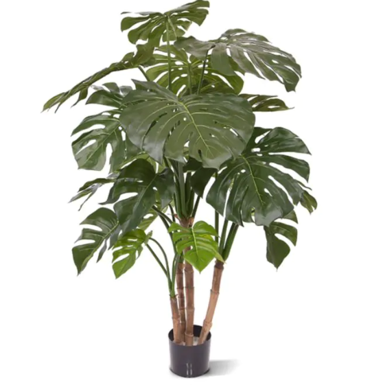 Moderne werkruimte met kunstplanten die zorgen voor een nette, duurzame en uitnodigende kantooromgeving.