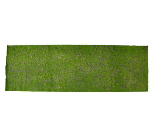 Moderne werkruimte met kunstmos wanden die zorgen voor een nette, duurzame en uitnodigende kantooromgeving.